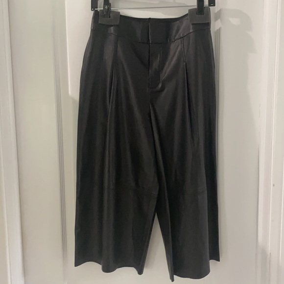 New MSRP $1195 Alice and Olivia Scarlet lamb Leather Gaucho pant - Picture 6 of 16